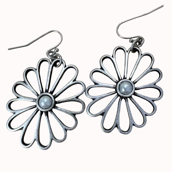 Lia Sophia Silver Daisy Dangle Earrings With Faux Pearl Center & Cutout Openwork - Picture 1 of 6